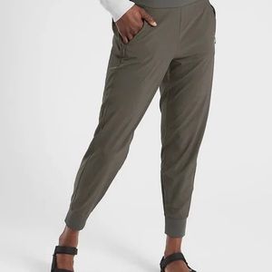 Athleta Soho Jogger EUC perfect 10